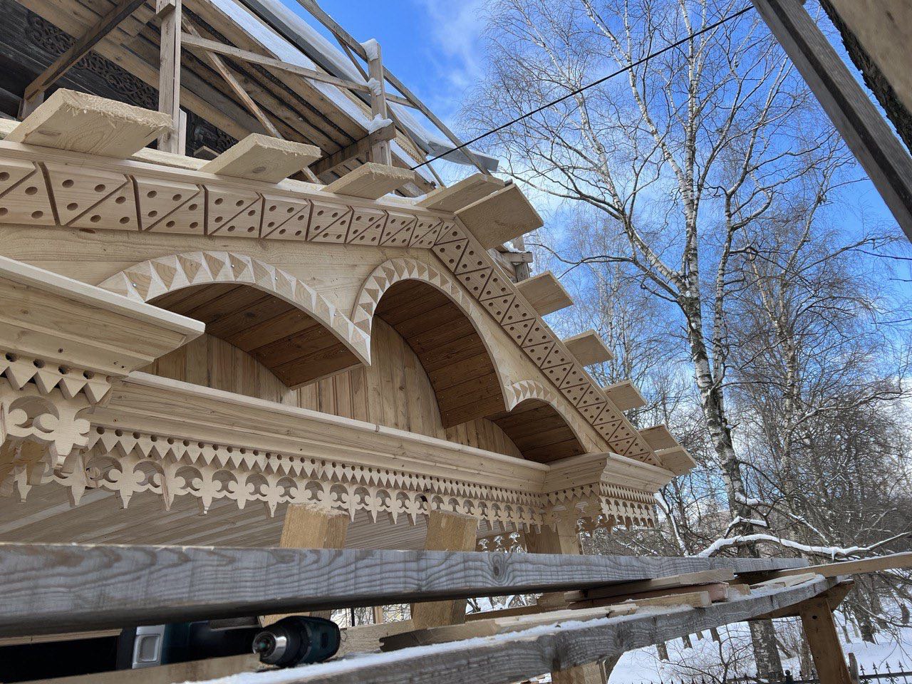 Парадное крыльцо. Фото предоставлено Владимиром Лукиным